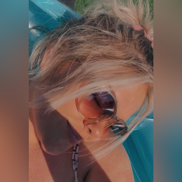 Meet your Posher, Bailee - Picture 1 of 1